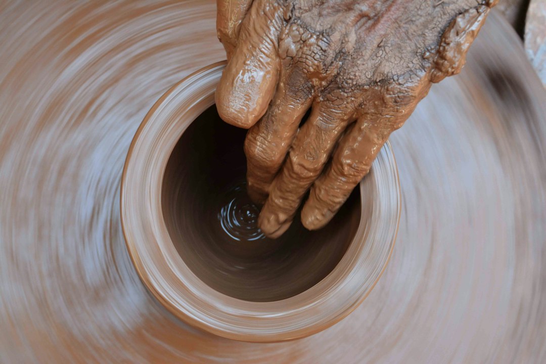 Traditional potters at work in India, a trade covered by the PM Vishwakarma Yojana